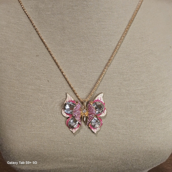 PINK BUTTERFLY NECKLACE - Picture 3 of 3